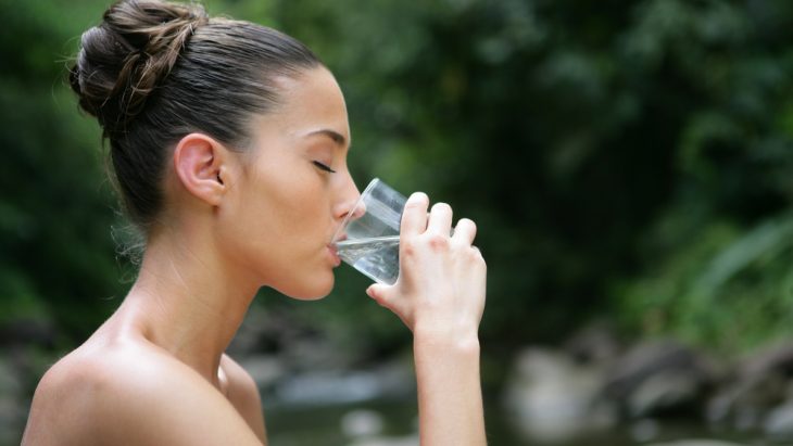 Chiến lược thực tế để không quên uống nước mỗi ngày